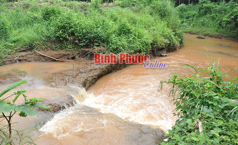 Đập thủy lợi Bình Hà 2, xã Đa Kia hư hỏng nặng Đập thủy lợi Bình Hà 2, xã Đa Kia hư hỏng nặng