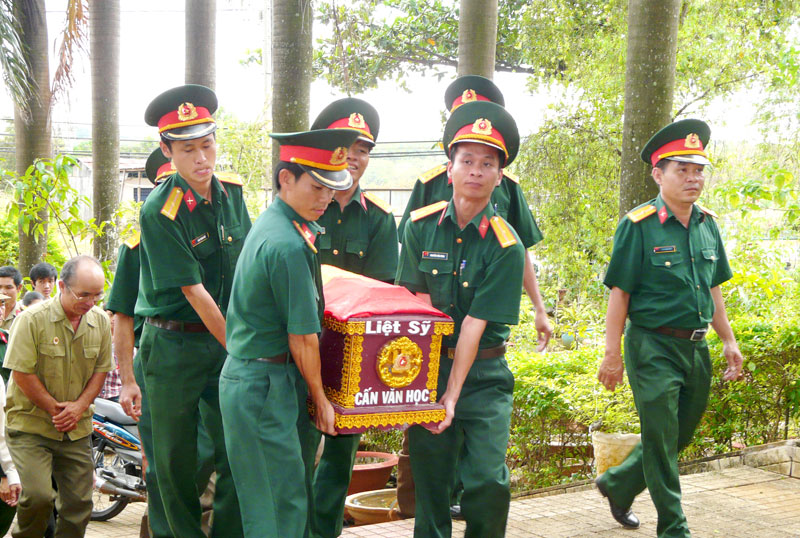 Sự thật về một ngôi mộ liệt sĩ Sự thật về một ngôi mộ liệt sĩ