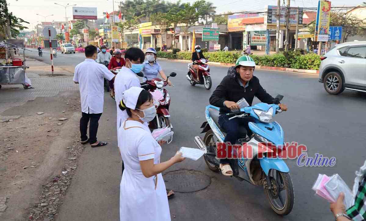 Phòng khám đa khoa Tâm Đức cấp phát miễn phí gần 30.000 khẩu trang