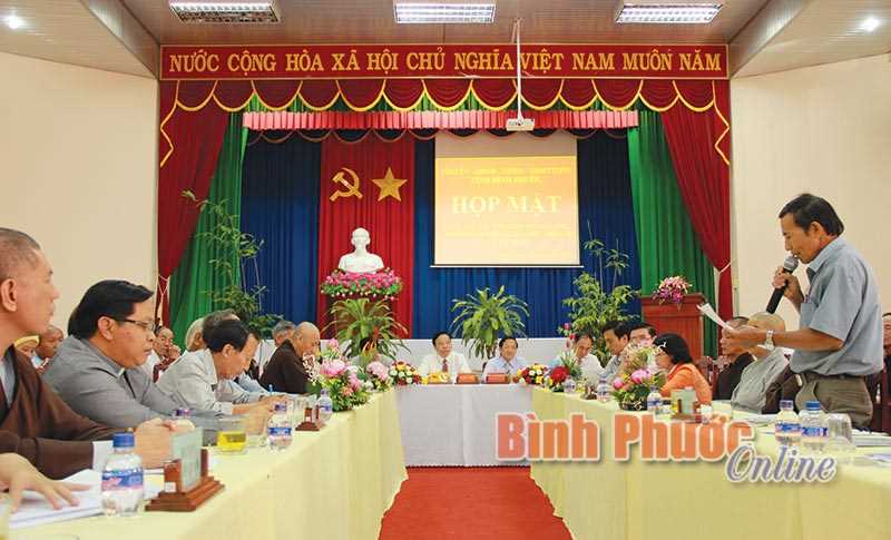 Già làng, người uy tín được tiếp cận thông tin kịp thời