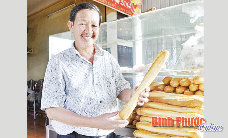Làm từ thiện hàng trăm triệu đồng mỗi năm từ xe bánh mì Làm từ thiện hàng trăm triệu đồng mỗi năm từ xe bánh mì
