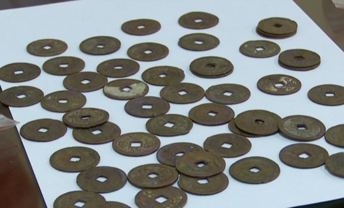 Bản tin 100 độ ngày 28-8: Đào móng nhà, phát hiện gần 100kg tiền cổ Bản tin 100 độ ngày 28-8: Đào móng nhà, phát hiện gần 100kg tiền cổ