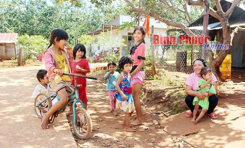 Bù Đăng còn 1.433 hộ đồng bào DTTS nghèo Bù Đăng còn 1.433 hộ đồng bào DTTS nghèo