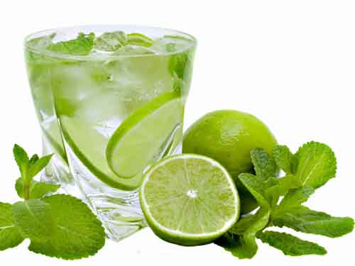 Uống nước chanh pha chút mật ong giúp đào thải virus sởi