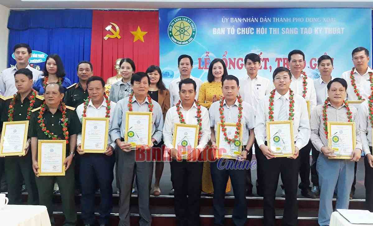 Đồng Xoài: Trao 14 giải hội thi sáng tạo kỹ thuật lần thứ V Đồng Xoài: Trao 14 giải hội thi sáng tạo kỹ thuật lần thứ V