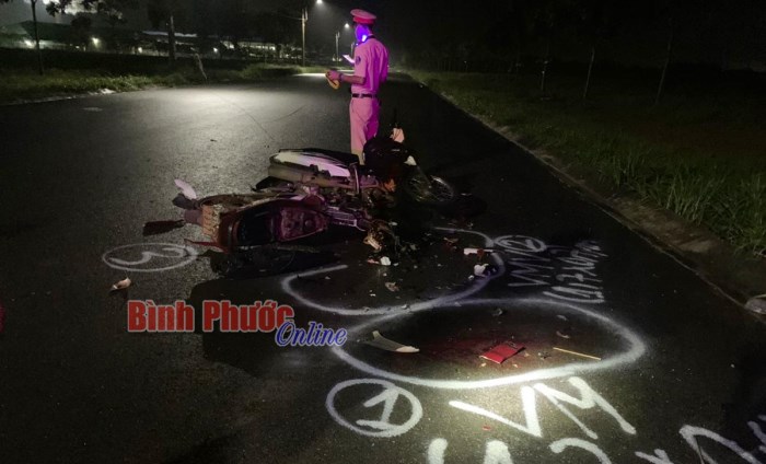 Xe mô tô đấu đầu, 3 người bị thương Xe mô tô đấu đầu, 3 người bị thương