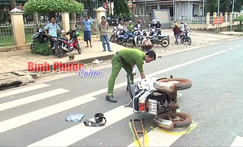 Tai nạn giao thông 2 người bị thương nặng Tai nạn giao thông 2 người bị thương nặng
