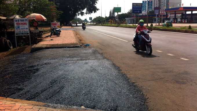 Đứt thanh quản vì dây cáp giăng ngang đường Đứt thanh quản vì dây cáp giăng ngang đường