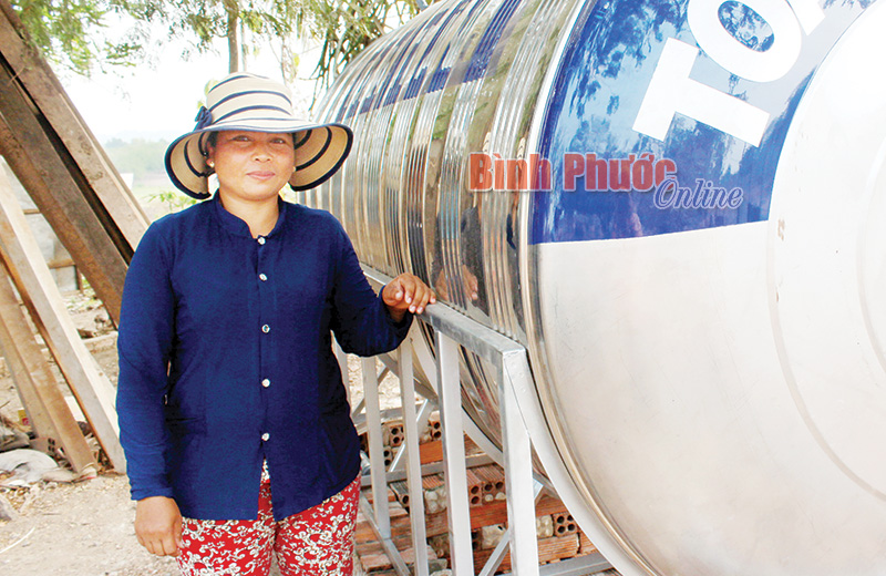 Tấm lòng với đồng bào của gia đình chị Điểu Thị Hồng Tấm lòng với đồng bào của gia đình chị Điểu Thị Hồng