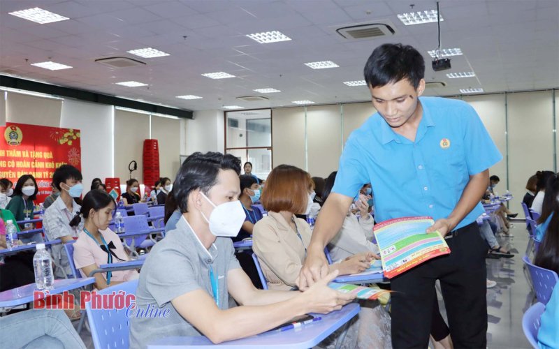 'Tấm khiên' bảo vệ người lao động 'Tấm khiên' bảo vệ người lao động