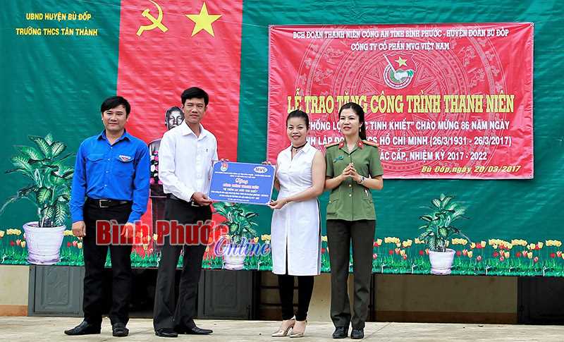 Trao 2 công trình thanh niên tại Tân Thành và Thiện Hưng