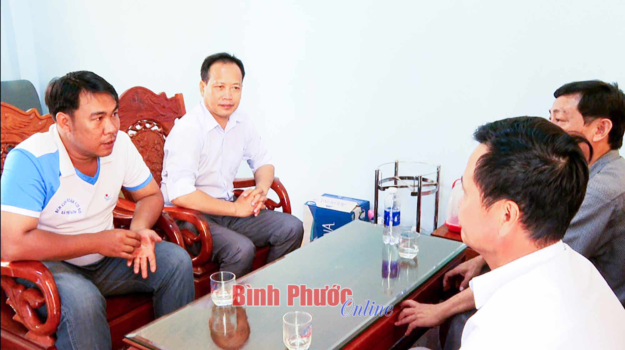 Tận tụy vì dân