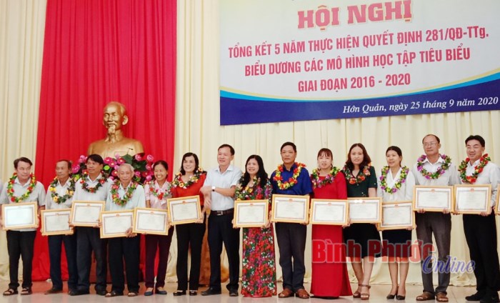 Hớn Quản biểu dương các mô hình học tập tiêu biểu