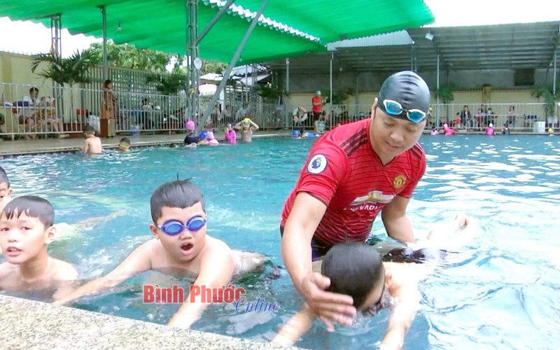Tăng cường phổ cập bơi cho trẻ Tăng cường phổ cập bơi cho trẻ