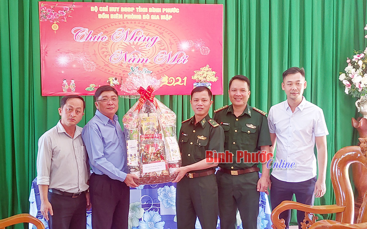 tang_qua_1_1_16392316012021.jpg