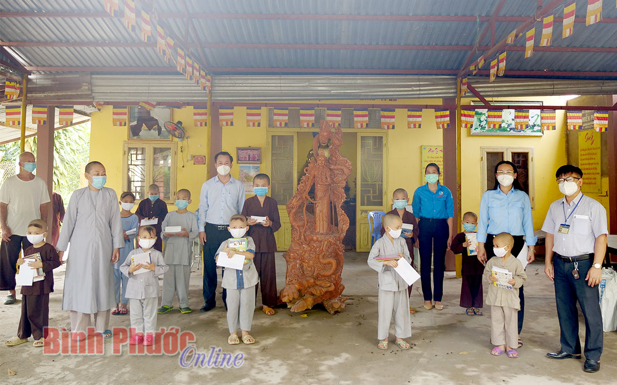 tang_qua_trung_thu_2021_4_15472921092021.jpg