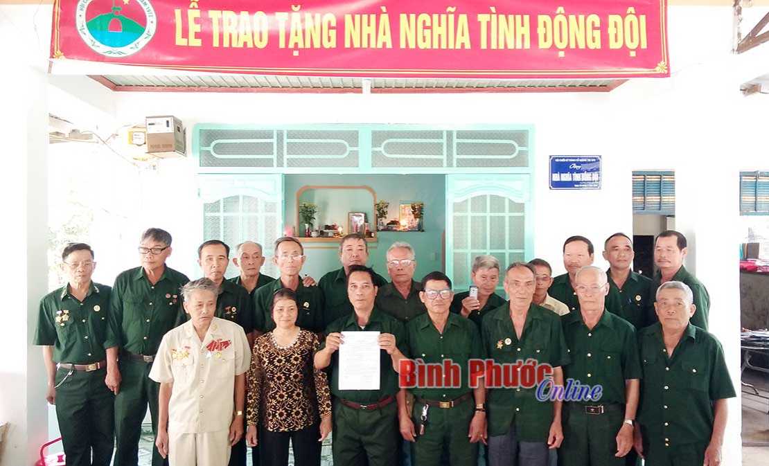 Bàn giao nhà “Nghĩa tình đồng đội” tại xã Quang Minh Bàn giao nhà “Nghĩa tình đồng đội” tại xã Quang Minh