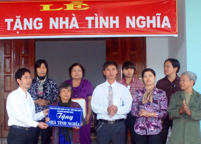 Tặng nhà tình nghĩa cho gia đình chính sách Tặng nhà tình nghĩa cho gia đình chính sách