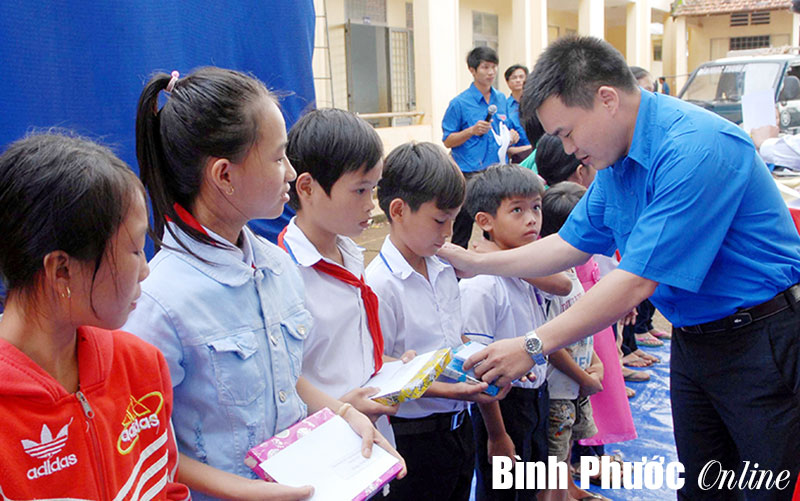 Vui hè cùng thiếu nhi vùng biên Vui hè cùng thiếu nhi vùng biên