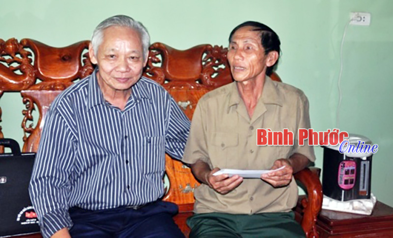 Tặng quà 7 nạn nhân chất độc da cam ở Lộc Ninh và Bù Đốp Tặng quà 7 nạn nhân chất độc da cam ở Lộc Ninh và Bù Đốp