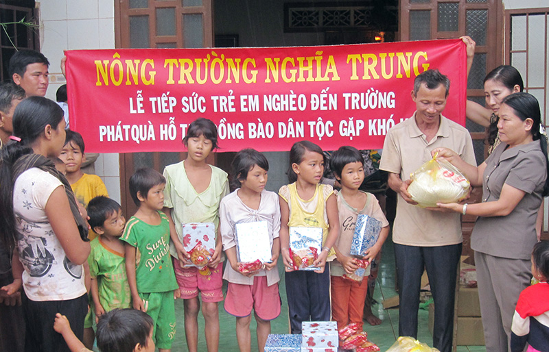 Tri ân nhân dân qua hoạt động từ thiện Tri ân nhân dân qua hoạt động từ thiện