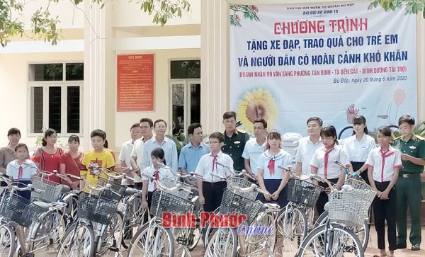 15 xe đạp tặng học sinh nghèo 15 xe đạp tặng học sinh nghèo