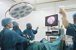 Một bệnh nhân tử vong khi phẫu thuật nội soi tán sỏi Một bệnh nhân tử vong khi phẫu thuật nội soi tán sỏi