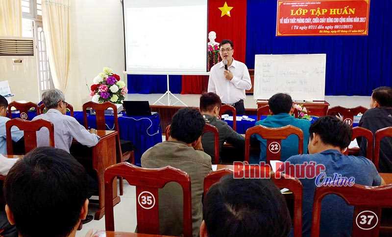 BÙ ĐĂNG: 50 học viên được tập huấn phòng cháy, chữa cháy rừng BÙ ĐĂNG: 50 học viên được tập huấn phòng cháy, chữa cháy rừng