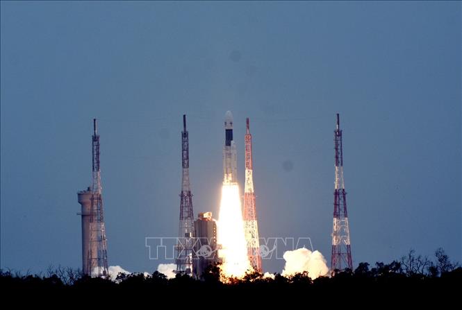 tau_chandrayaan_2_mat_trang_15590323102022.jpg