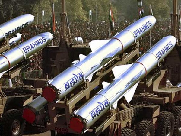 Ấn Độ điều tên lửa BrahMos bảo vệ khu vực giáp Trung Quốc Ấn Độ điều tên lửa BrahMos bảo vệ khu vực giáp Trung Quốc