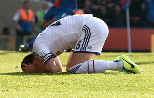Terry phản lưới, Chelsea thua Crystal
