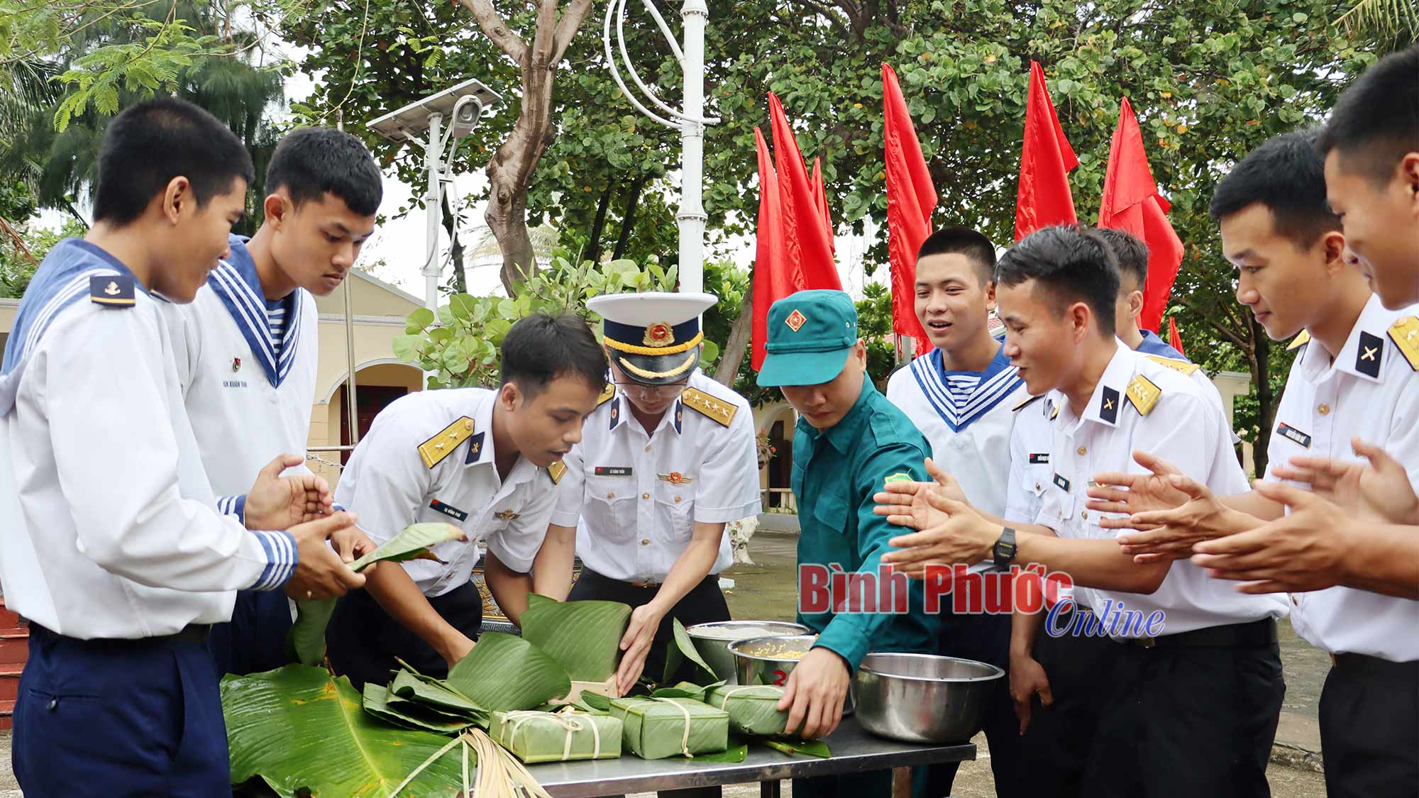 Tết nơi đảo xa, ấm áp tình quân - dân