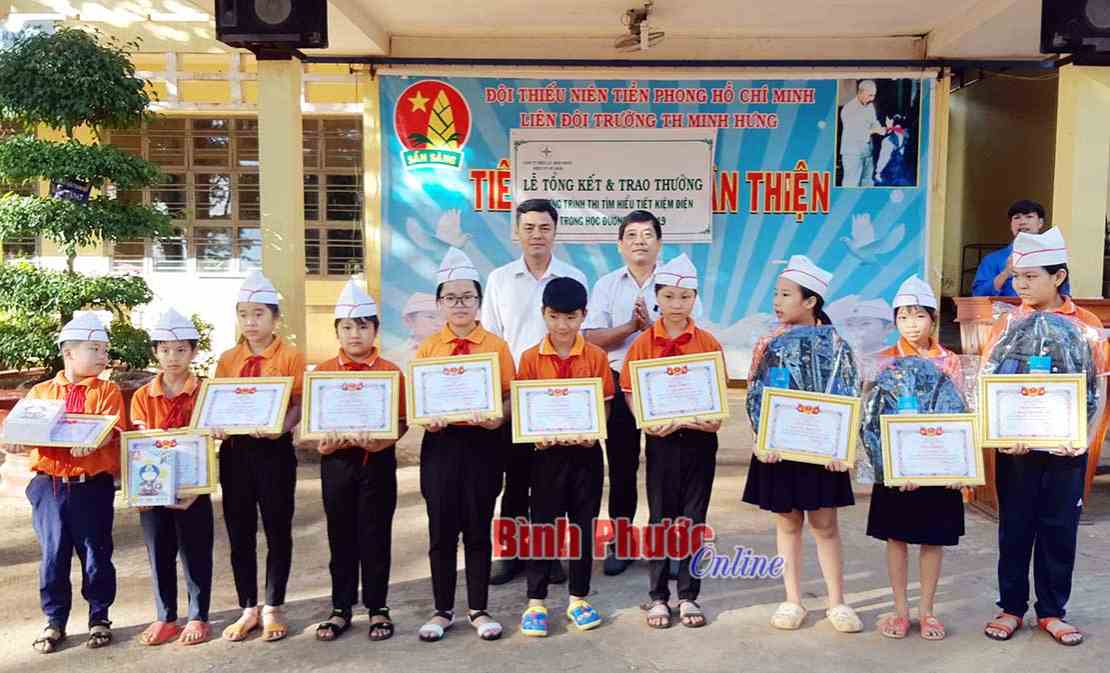 Học sinh Bù Đăng thi tìm hiểu tiết kiệm điện Học sinh Bù Đăng thi tìm hiểu tiết kiệm điện
