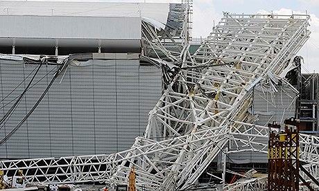 Sập dàn giáo ở sân khai mạc World Cup 2014, 2 người chết