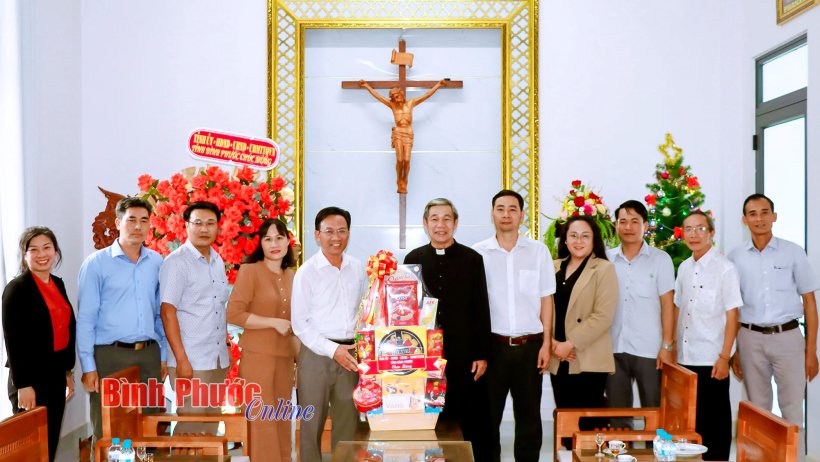 Thăm, chúc mừng Giáng sinh và năm mới 2024 Thăm, chúc mừng Giáng sinh và năm mới 2024