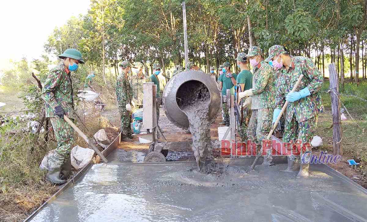 Thắm tình quân dân nơi biên giới Thắm tình quân dân nơi biên giới