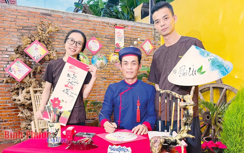 Thăng hoa cùng thư pháp Việt