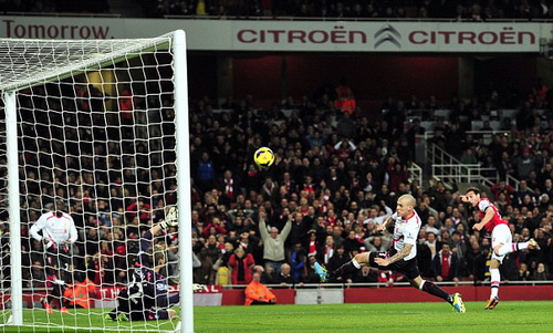 Thắng trận cầu đinh, Arsenal xây chắc ngôi đầu Thắng trận cầu đinh, Arsenal xây chắc ngôi đầu