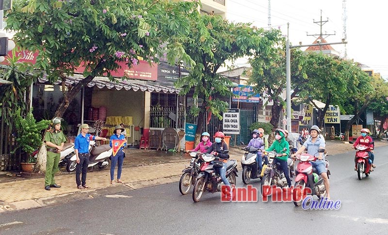 Thanh niên Bình Long góp sức giữ gìn trật tự giao thông
