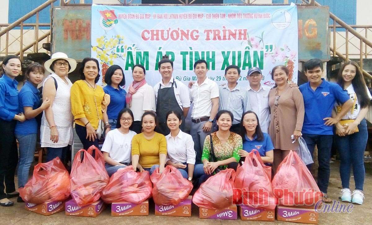 Thanh niên vùng biên xung kích
