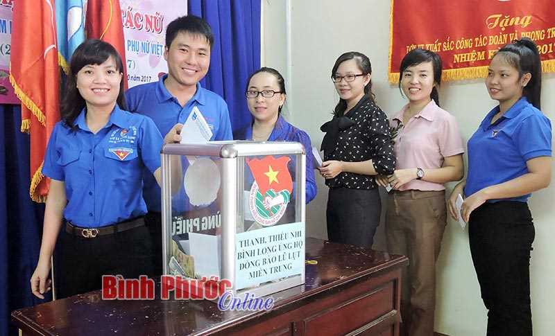 Thanh thiếu niên Bình Long ủng hộ đồng bào miền Trung 25,95 triệu đồng Thanh thiếu niên Bình Long ủng hộ đồng bào miền Trung 25,95 triệu đồng
