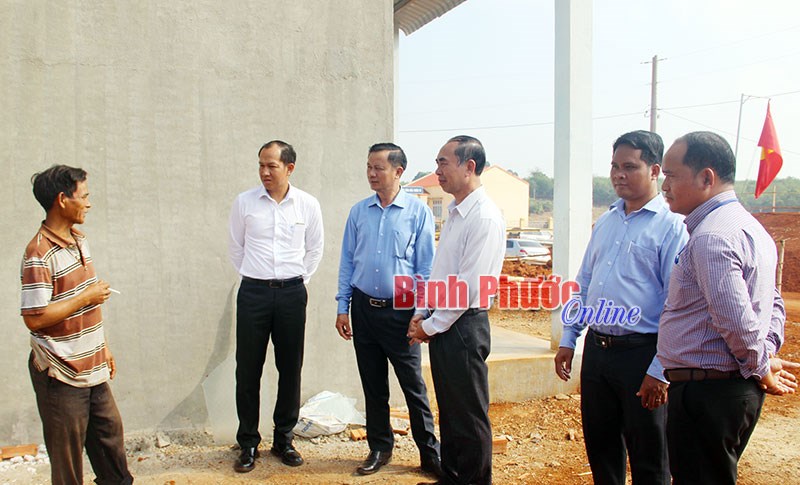 Tháo gỡ khó khăn tại khu tái định cư Dự án 33 xã Đắk Ơ Tháo gỡ khó khăn tại khu tái định cư Dự án 33 xã Đắk Ơ