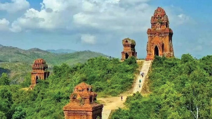 Tháp Bánh Ít