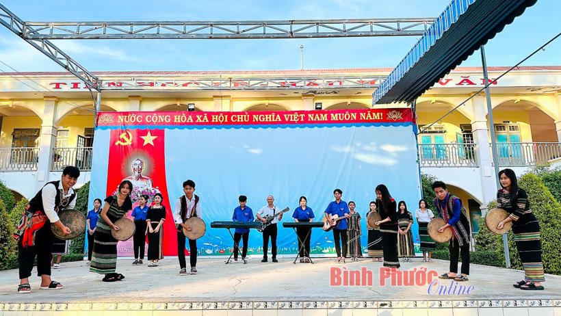 “Thắp lửa” cho văn nghệ học đường “Thắp lửa” cho văn nghệ học đường