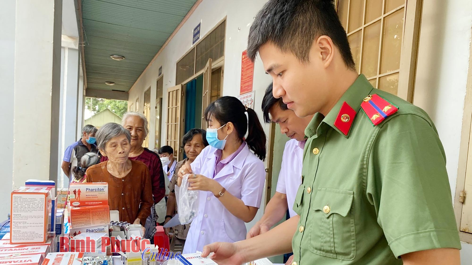 Thầy thuốc Công an nhân dân