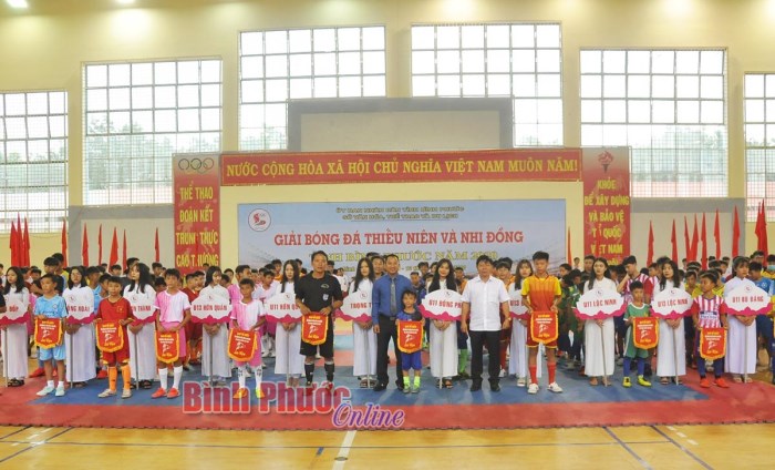 200 vận động viên tham gia Giải bóng đá thiếu niên và nhi đồng 200 vận động viên tham gia Giải bóng đá thiếu niên và nhi đồng