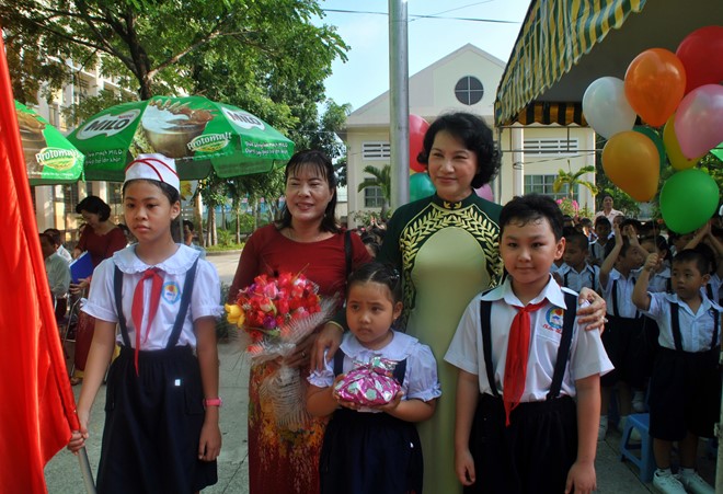 Mong thế hệ trẻ học giỏi, góp sức dựng xây đất nước Mong thế hệ trẻ học giỏi, góp sức dựng xây đất nước