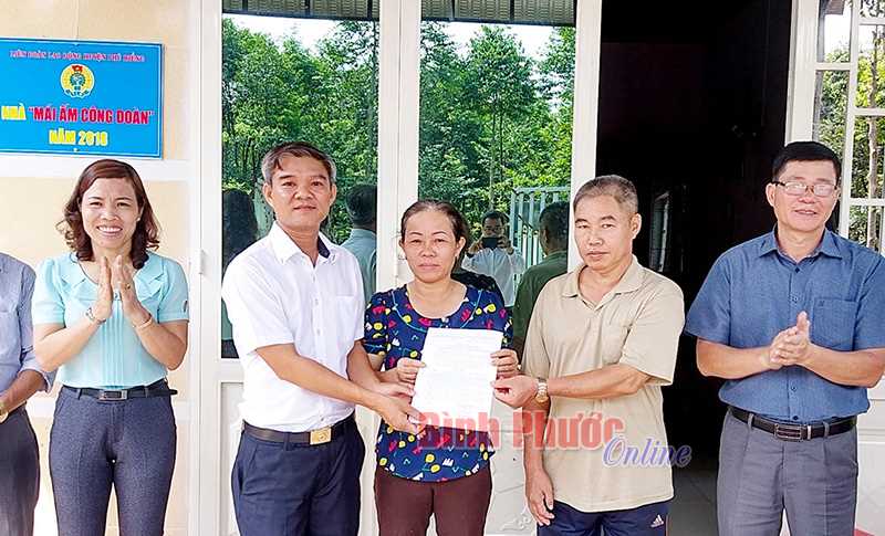 Thêm 2 “Mái ấm công đoàn” tặng đoàn viên Thêm 2 “Mái ấm công đoàn” tặng đoàn viên