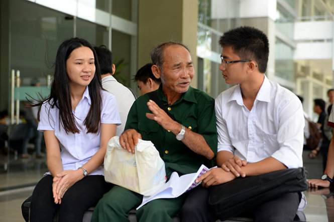 thi-sinh-lon-tuoi-1435662624-601072015085428.jpg