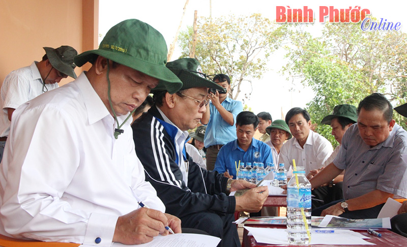 Kiểm tra tiến độ thi công Dự án Khu bảo tồn văn hóa dân tộc Xêtiêng sóc Bom Bo